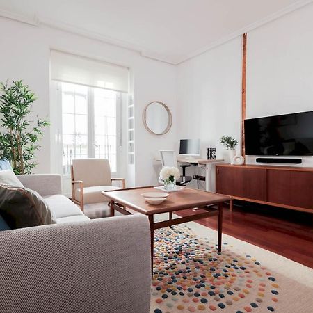 One Bedroom Apartment In Chueca Madrid Bagian luar foto