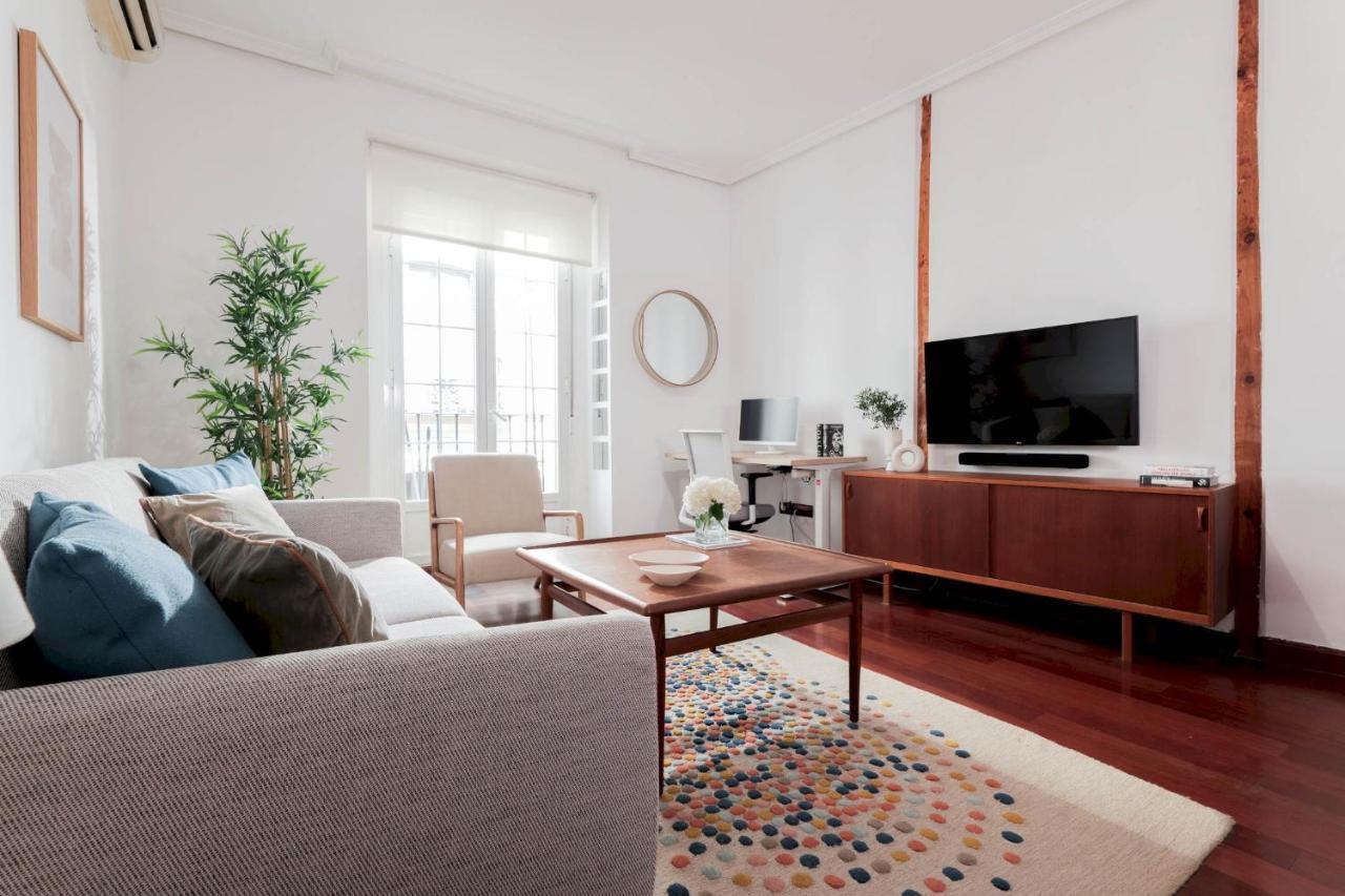 One Bedroom Apartment In Chueca Madrid Bagian luar foto