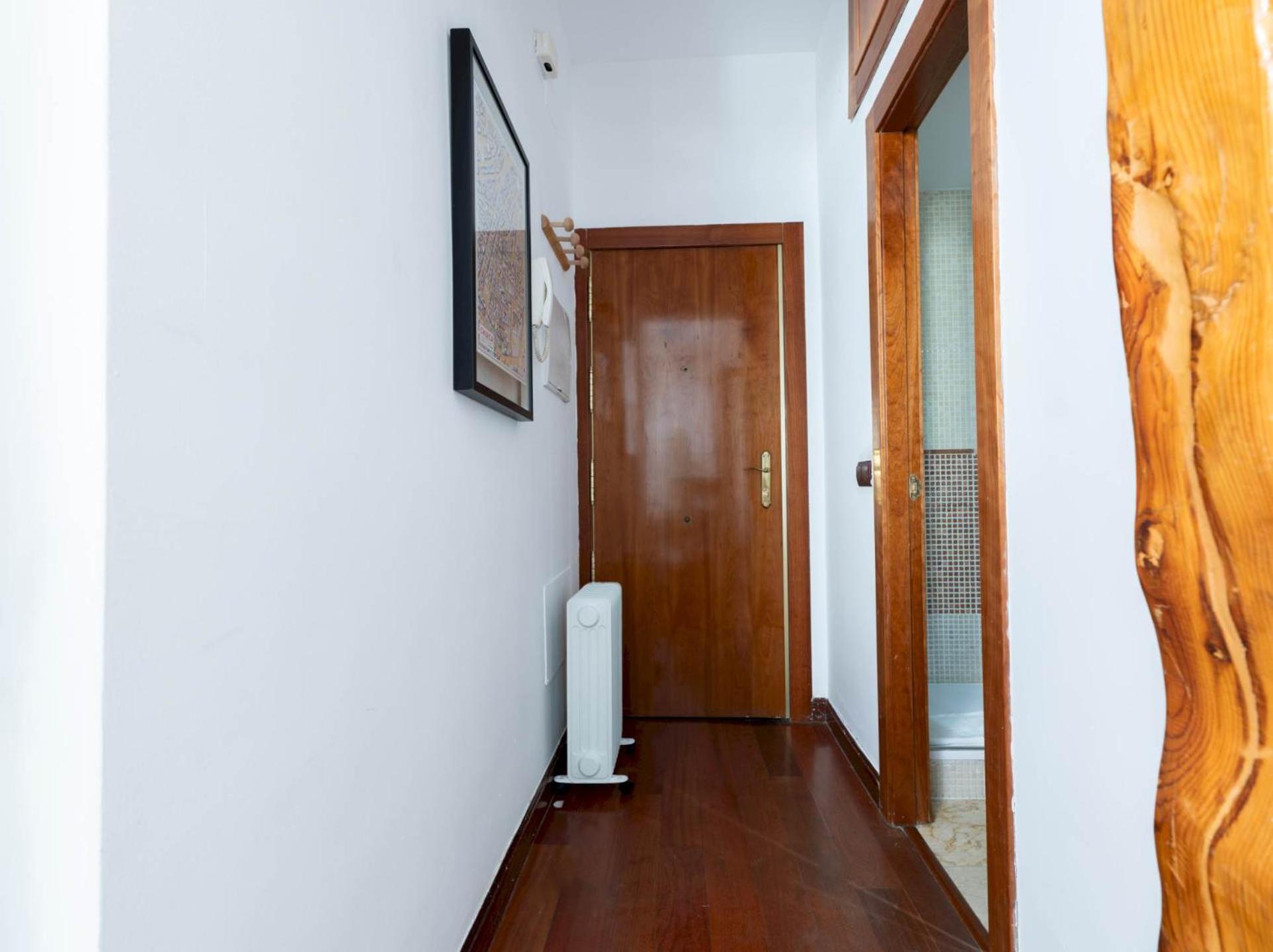 One Bedroom Apartment In Chueca Madrid Bagian luar foto
