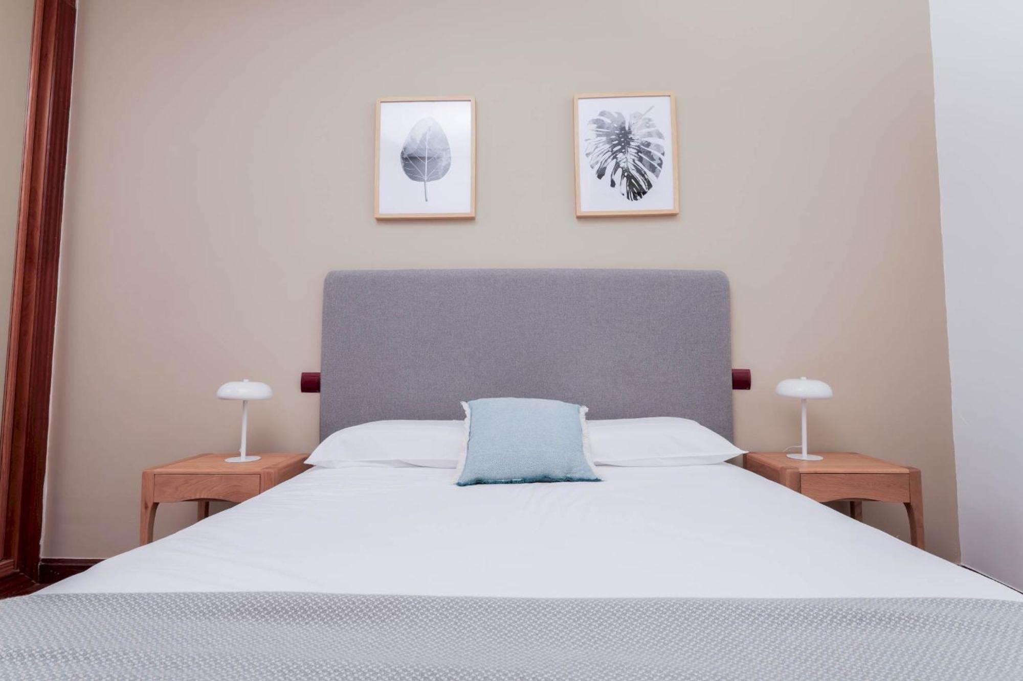 One Bedroom Apartment In Chueca Madrid Bagian luar foto