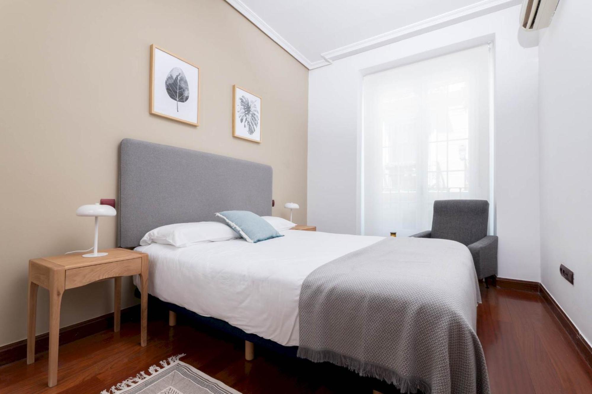 One Bedroom Apartment In Chueca Madrid Bagian luar foto