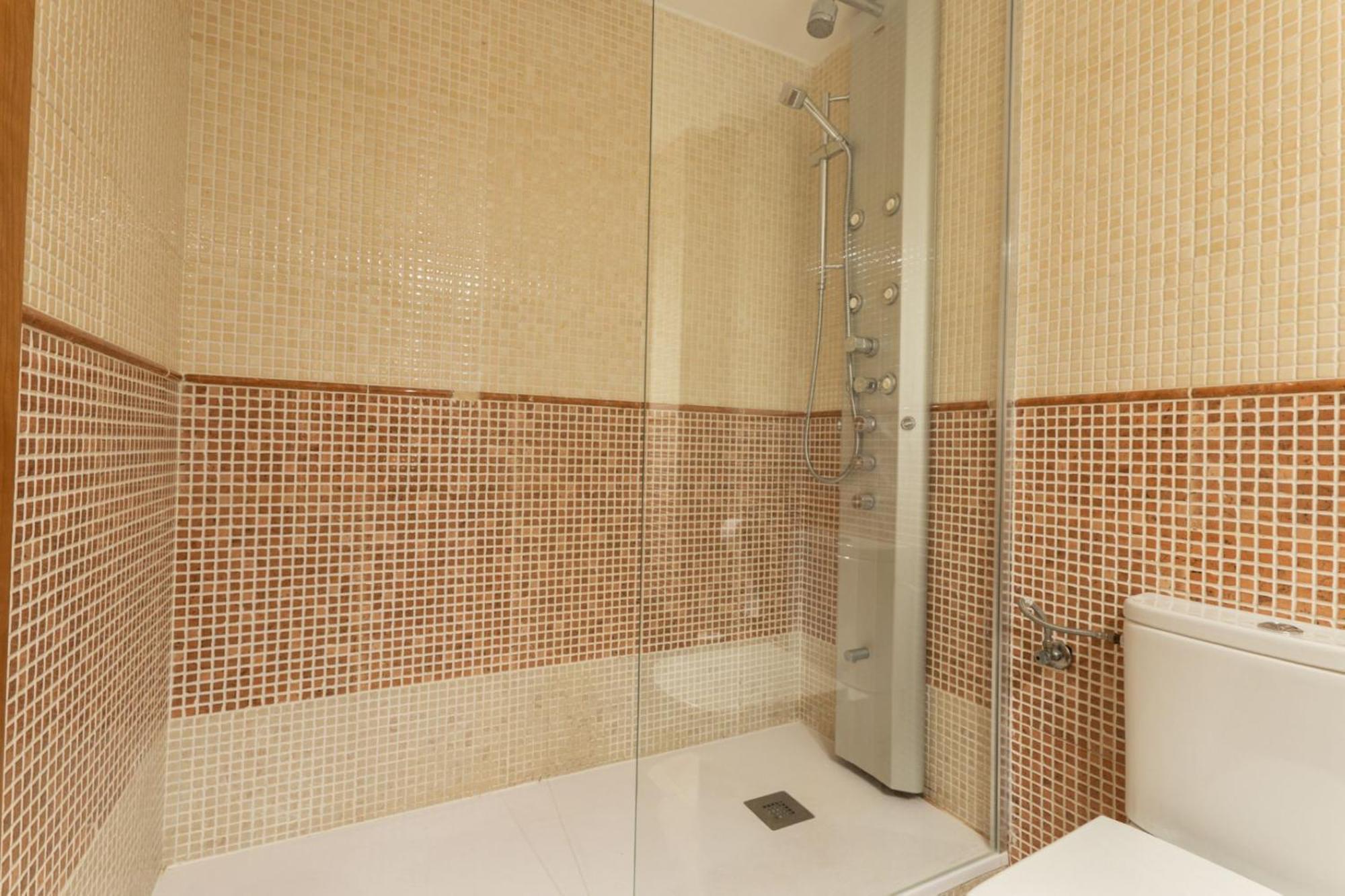 One Bedroom Apartment In Chueca Madrid Bagian luar foto